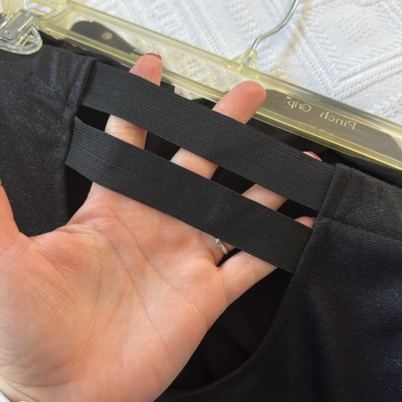 Cute sleeveless peplum top - Picture 3 of 6